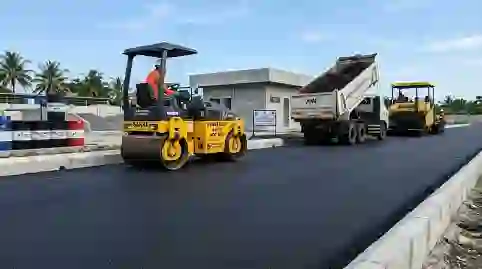 proyek pengaspalan jalan kawasan industri pengendali banjir di cikampek menggunakan aspal pen 60/70